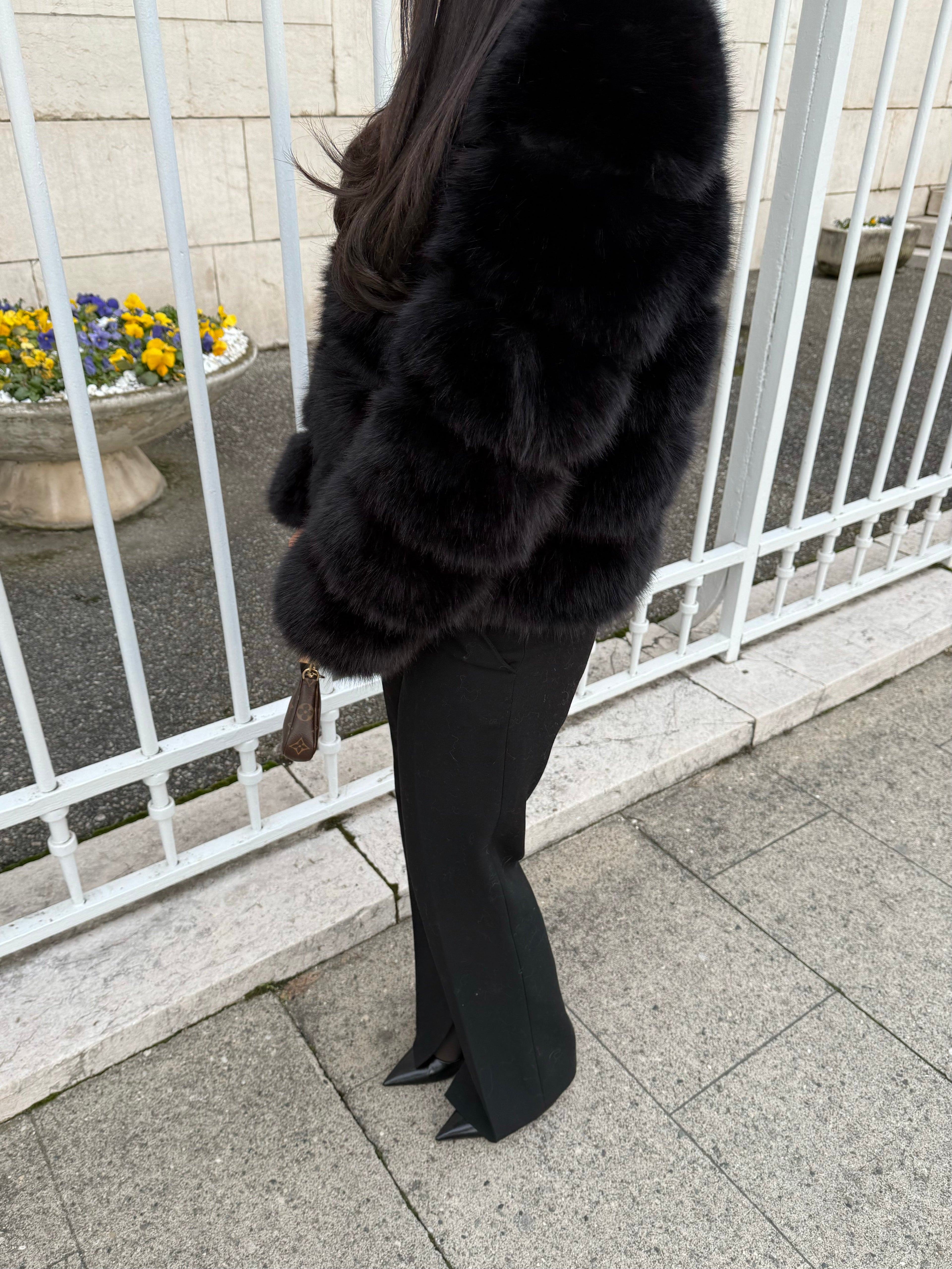 LONG-SLEEVED BLACK FUR