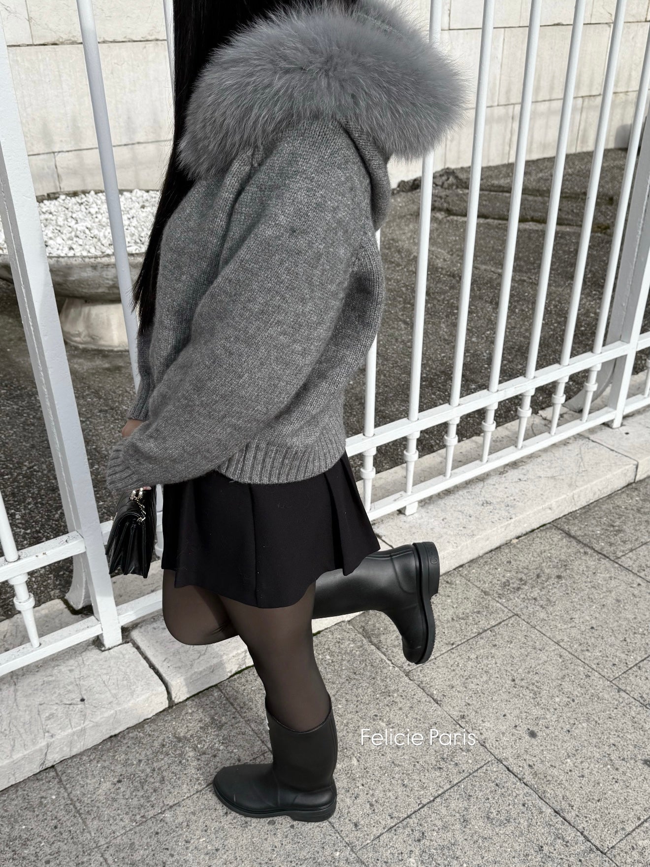 GILET GRIS AVEC CAPUCHE EN FOURRURE