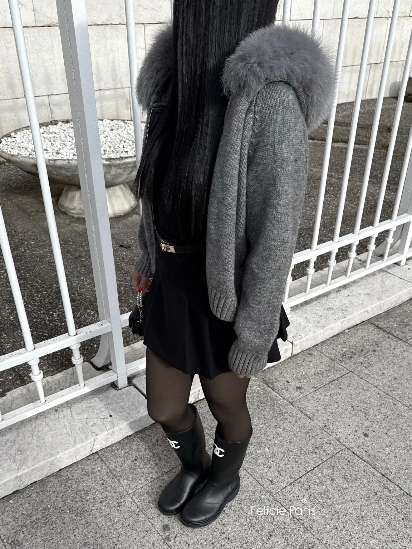 GILET GRIS AVEC CAPUCHE EN FOURRURE