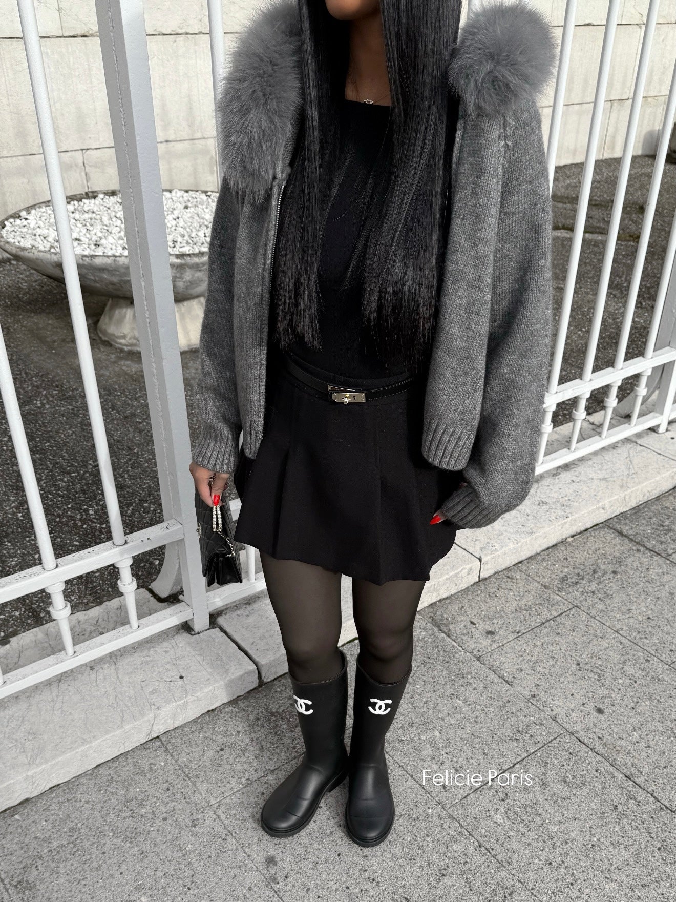 GILET GRIS AVEC CAPUCHE EN FOURRURE